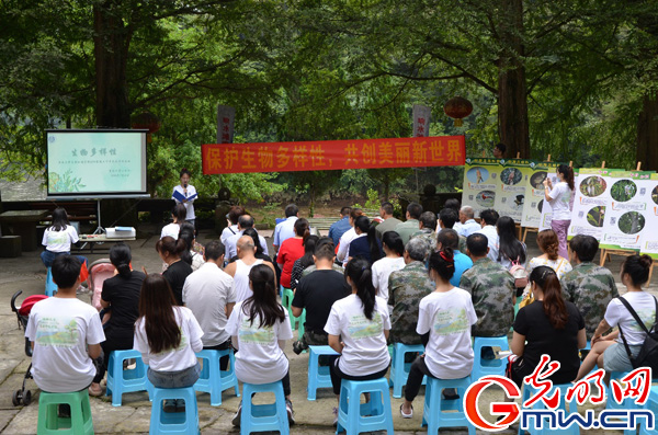 Beat365中文官方网站师生助力直播带货 江津柿子村2小时获赞8.4万